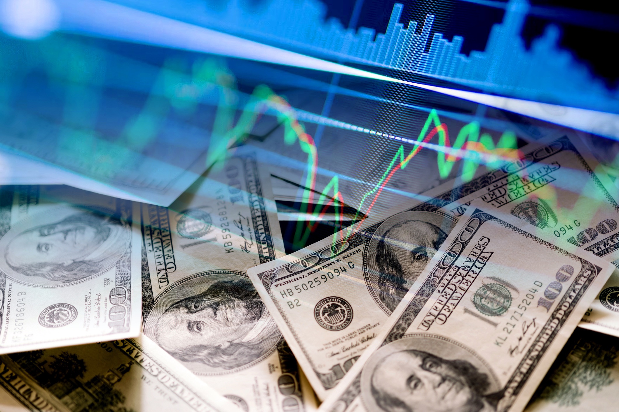 US Growth Stays Strong as Fed Weighs Next Move