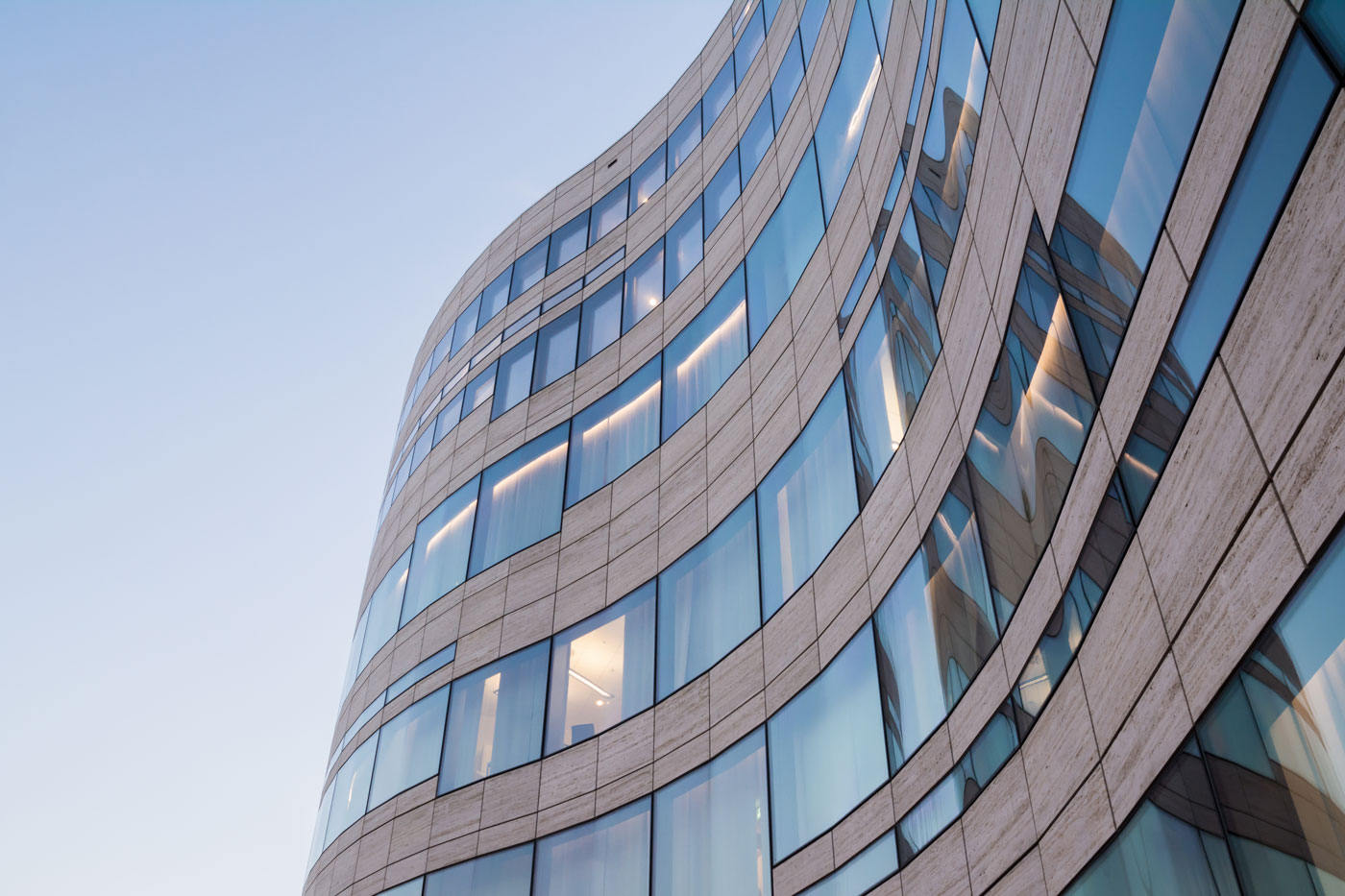 Modern, Curving Window Glass Tile Architecture in Düsseldorf with Blue Sky
